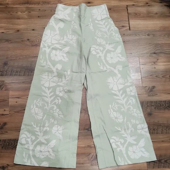 NEW We The Free Breezy Denim Floral Printed Pull On Jeans Wide Leg Boho Beach XS - Picture 1 of 6